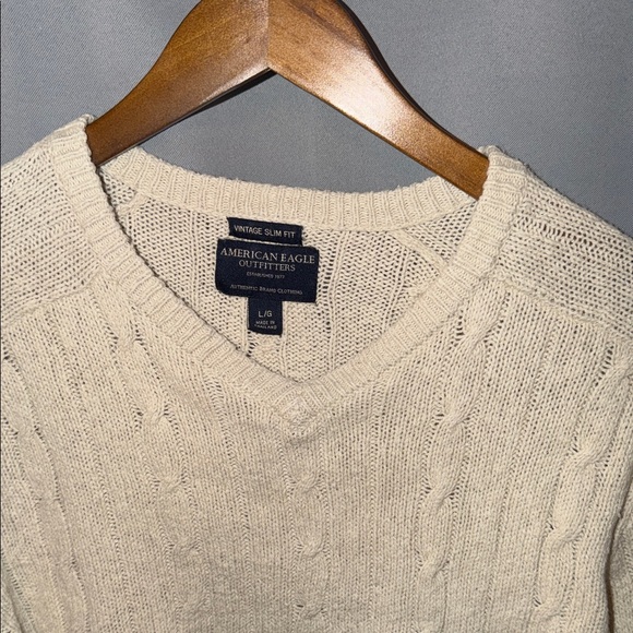 American Eagle Outfitters Women's V-Neck Sweater in Cream Cotton knit sweater - Picture 3 of 6
